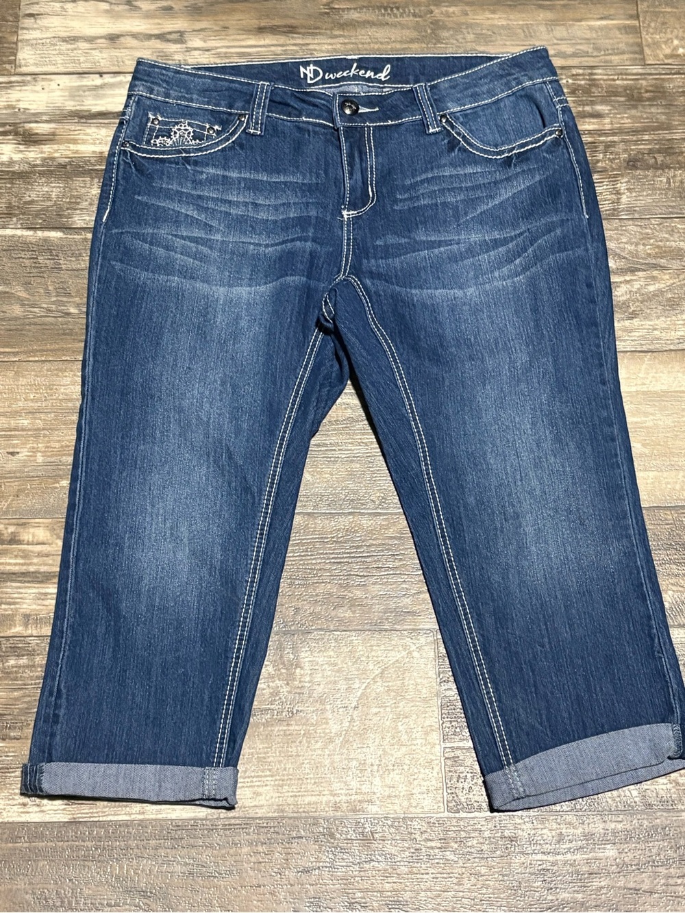 Weekender Mid-Rise Dark Blue Cropped Jeans